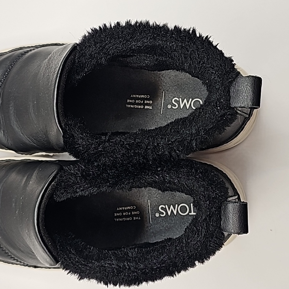 TOMS slip on sneaker/ booties faux fur trim. 7.5 womens - Picture 3 of 6